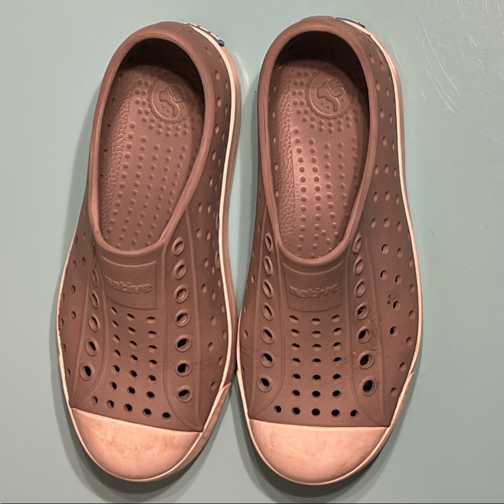 Native Shoes - Picture 3 of 5